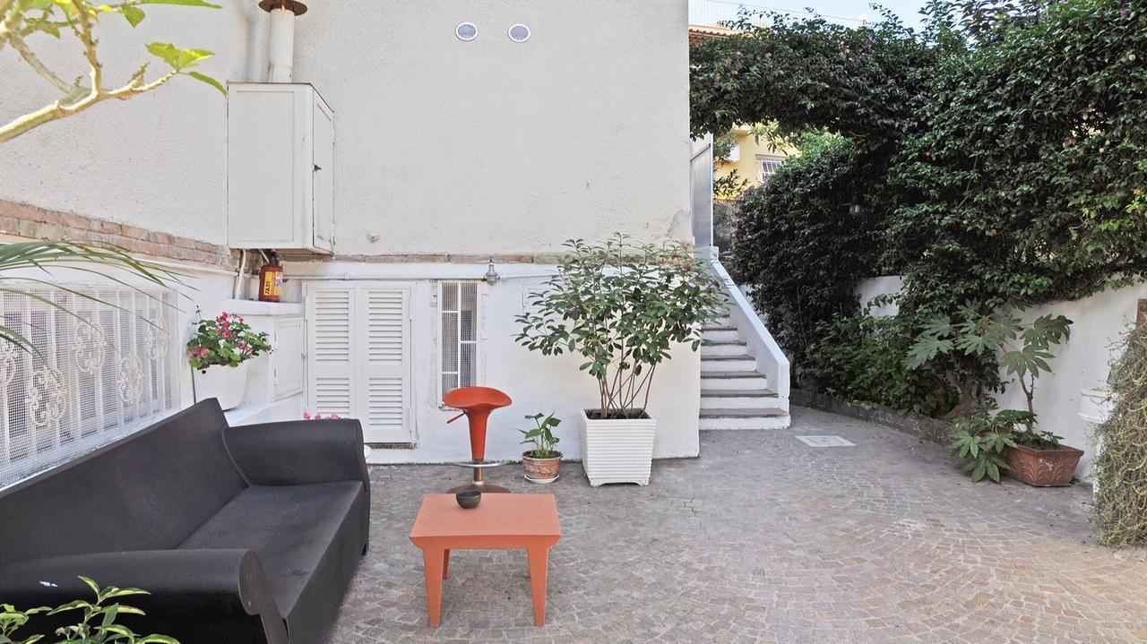 Residenza Le Rose Villa D'Arte Neapel Zimmer foto